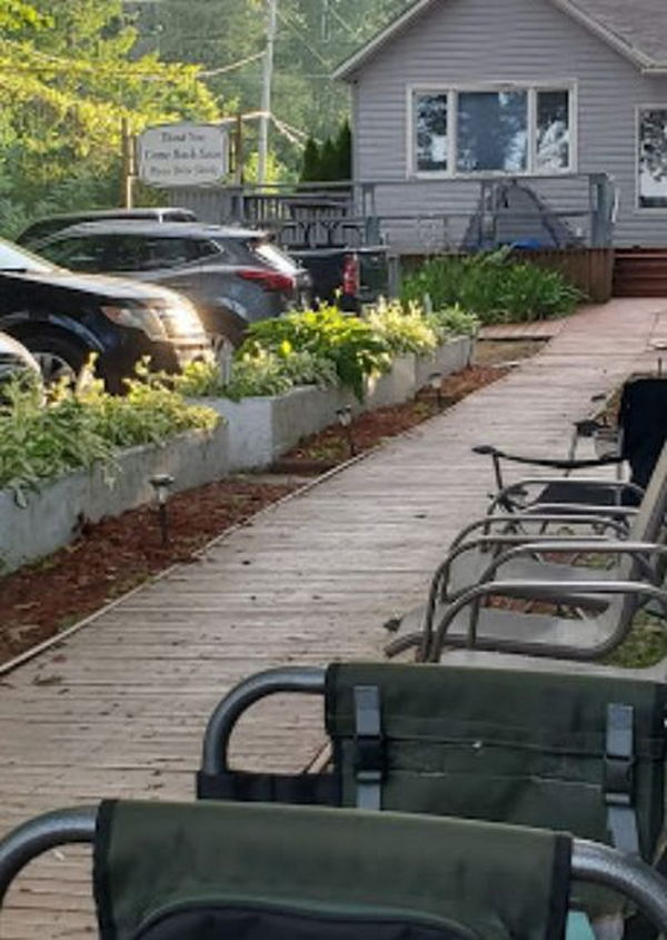 White Stone Pointe Cabins (White Stone Cabin and Motel) - Web Listing (newer photo)